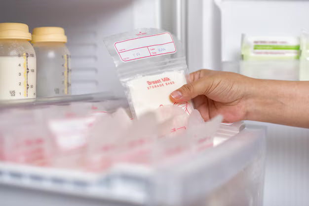 How to Heat Breast Milk From the Fridge
