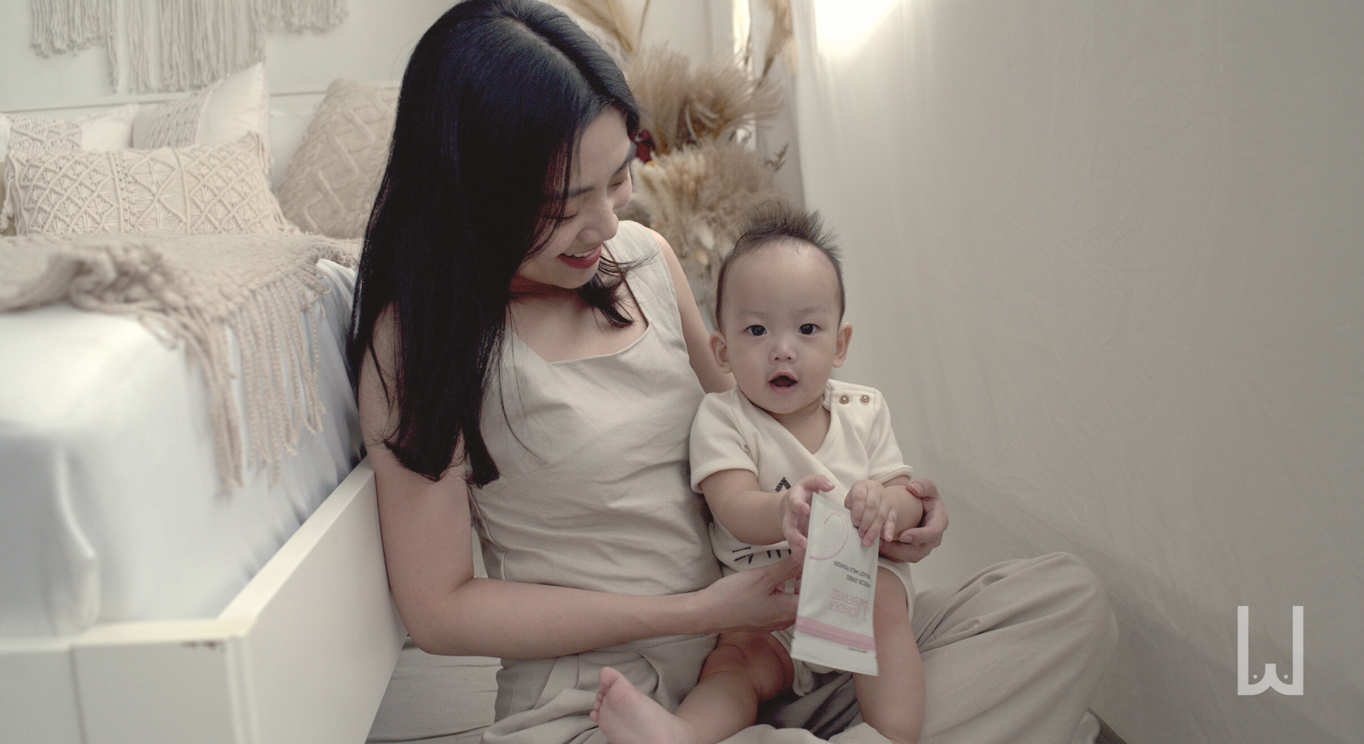 Mum and baby with a Wonderbewbz breast milk sachet